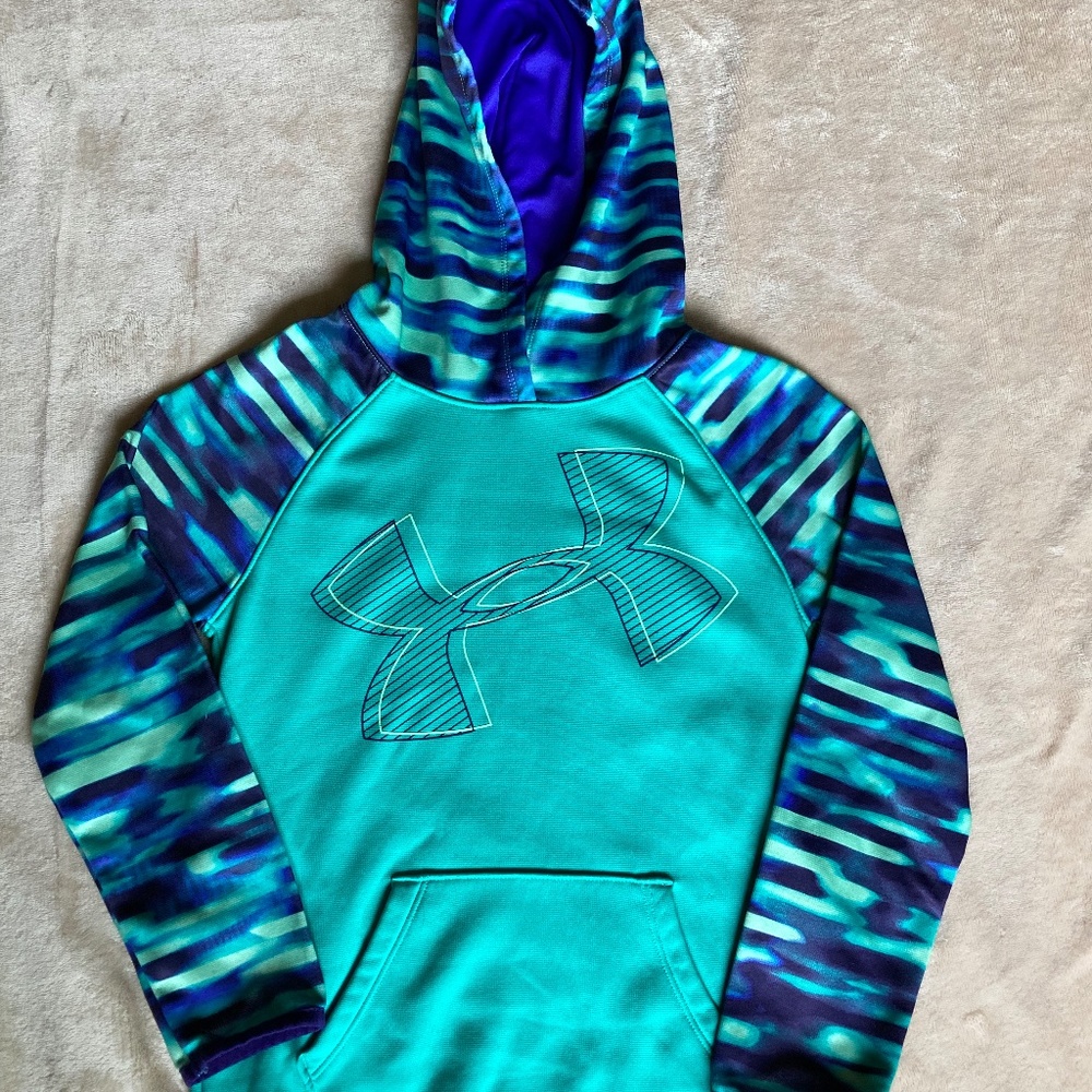 Youth Size Small Under Armour Loose fit Coldgear Pullover Hoodie